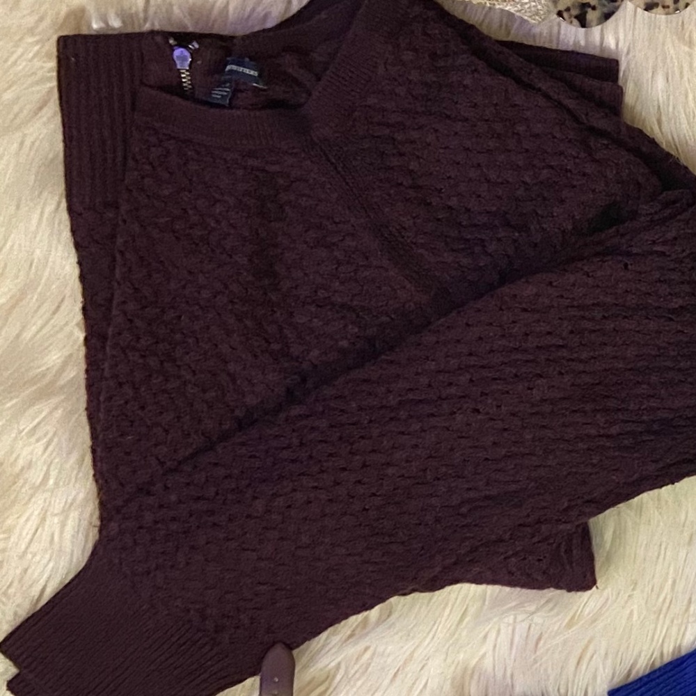American Eagle Sweater- Maroon